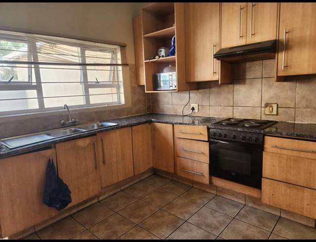 3 BEDROOM HOUSE FOR SALE IN KENSINGTON